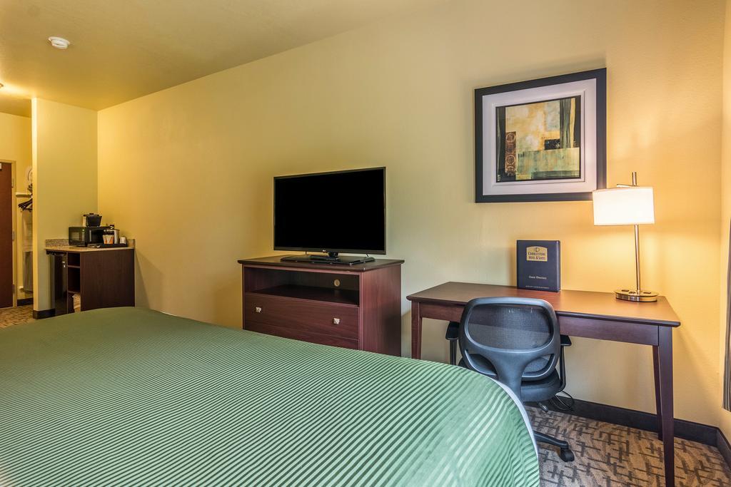 Cobblestone Hotel & Suites - Harborcreek Kearsarge Exterior photo