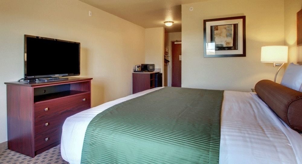 Cobblestone Hotel & Suites - Harborcreek Kearsarge Exterior photo