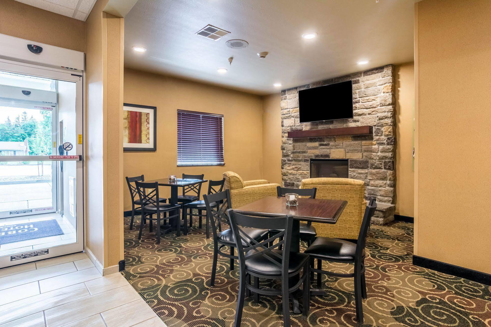 Cobblestone Hotel & Suites - Harborcreek Kearsarge Exterior photo