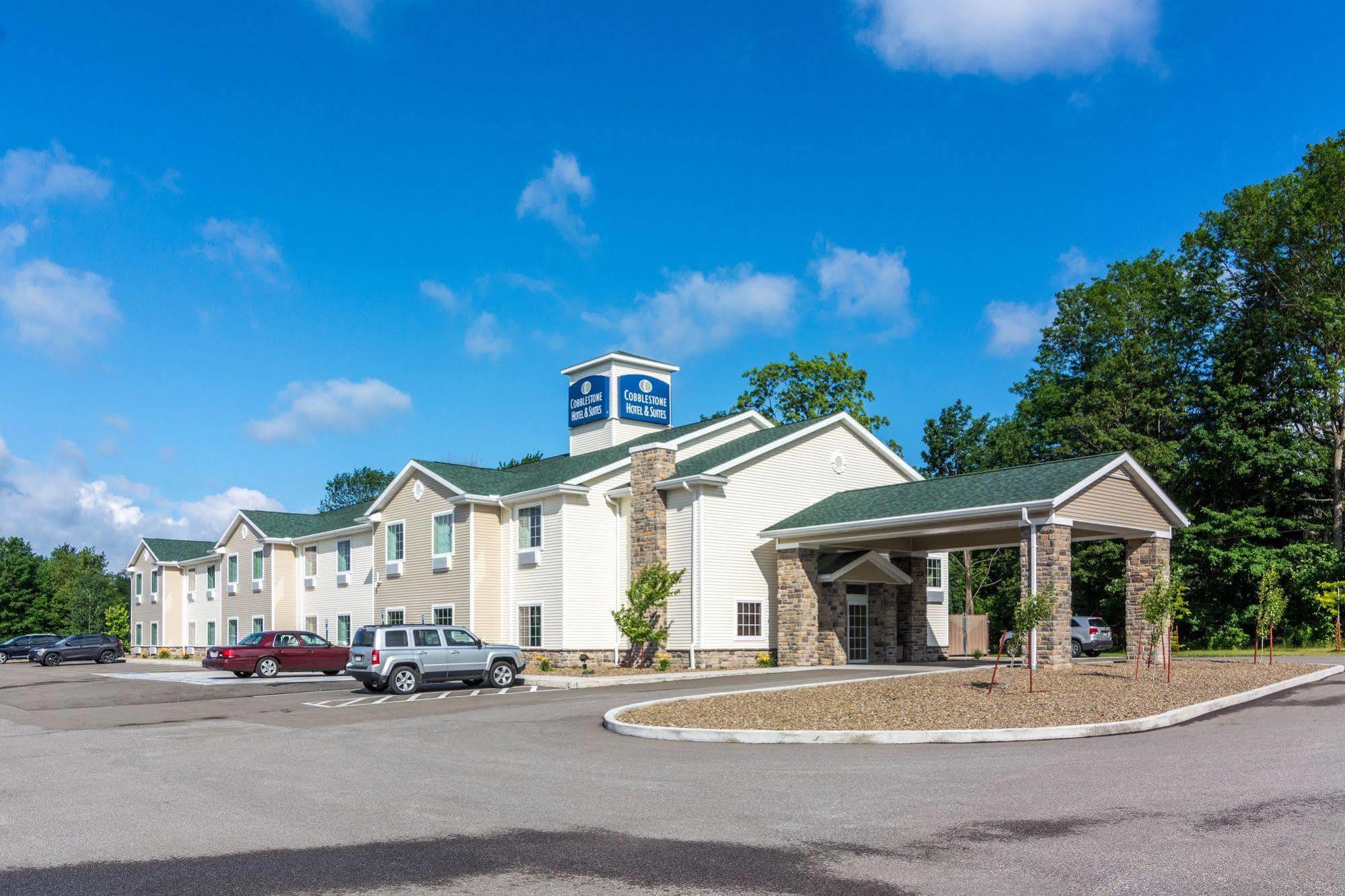Cobblestone Hotel & Suites - Harborcreek Kearsarge Exterior photo